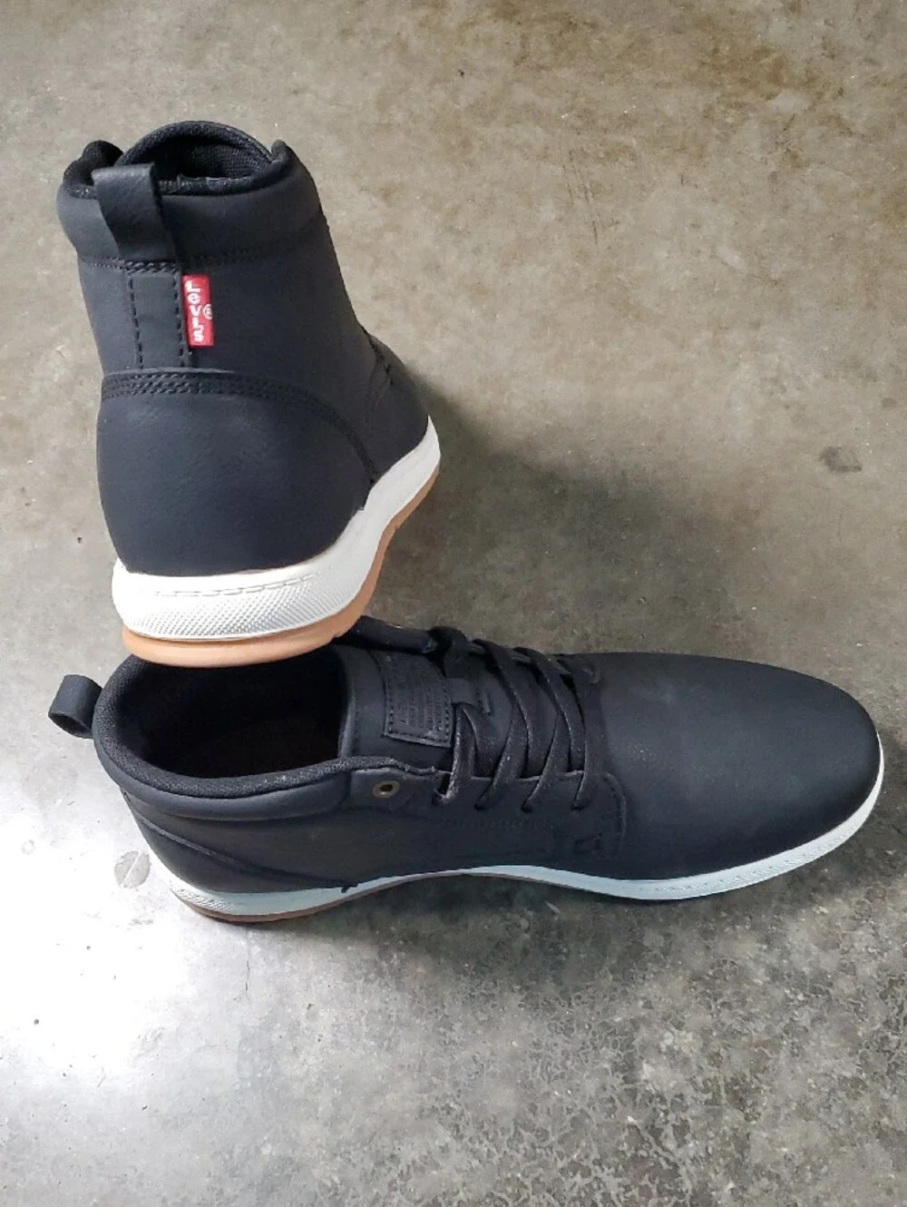 NEW Levi's 51062901A1 Black Chukka Boots with White & Tan Sole Men's Size 9.5